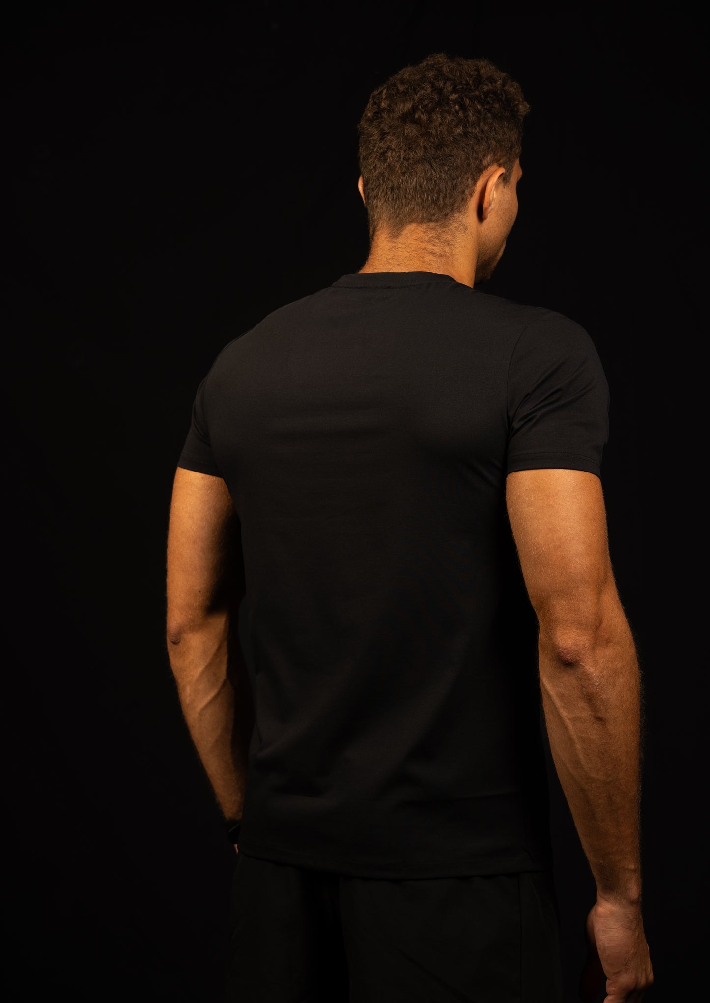 X ESSENTIALS TEE - Black