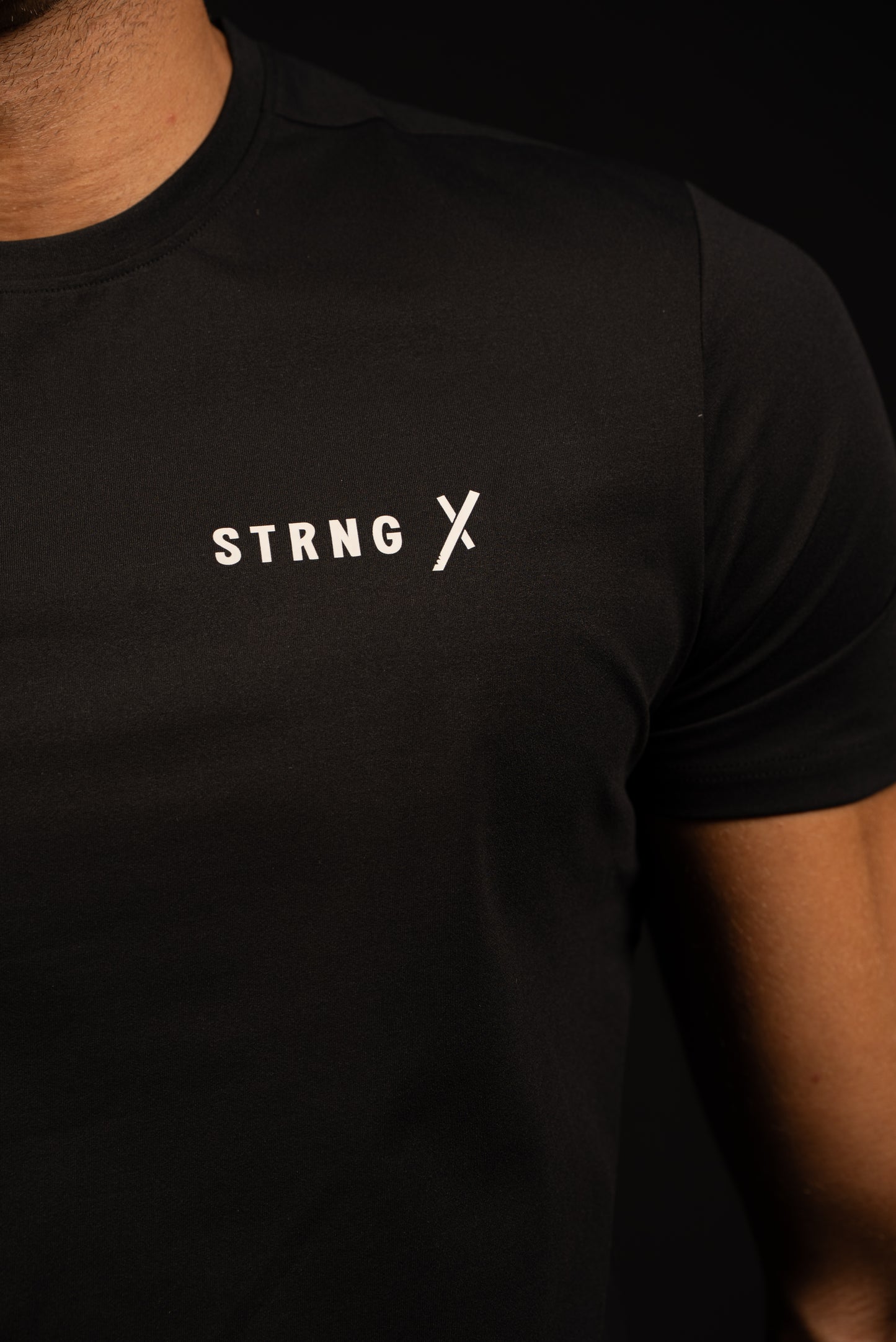 X ESSENTIALS TEE - Black